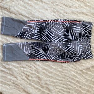 Old Navy High Waisted Cropped Leggings